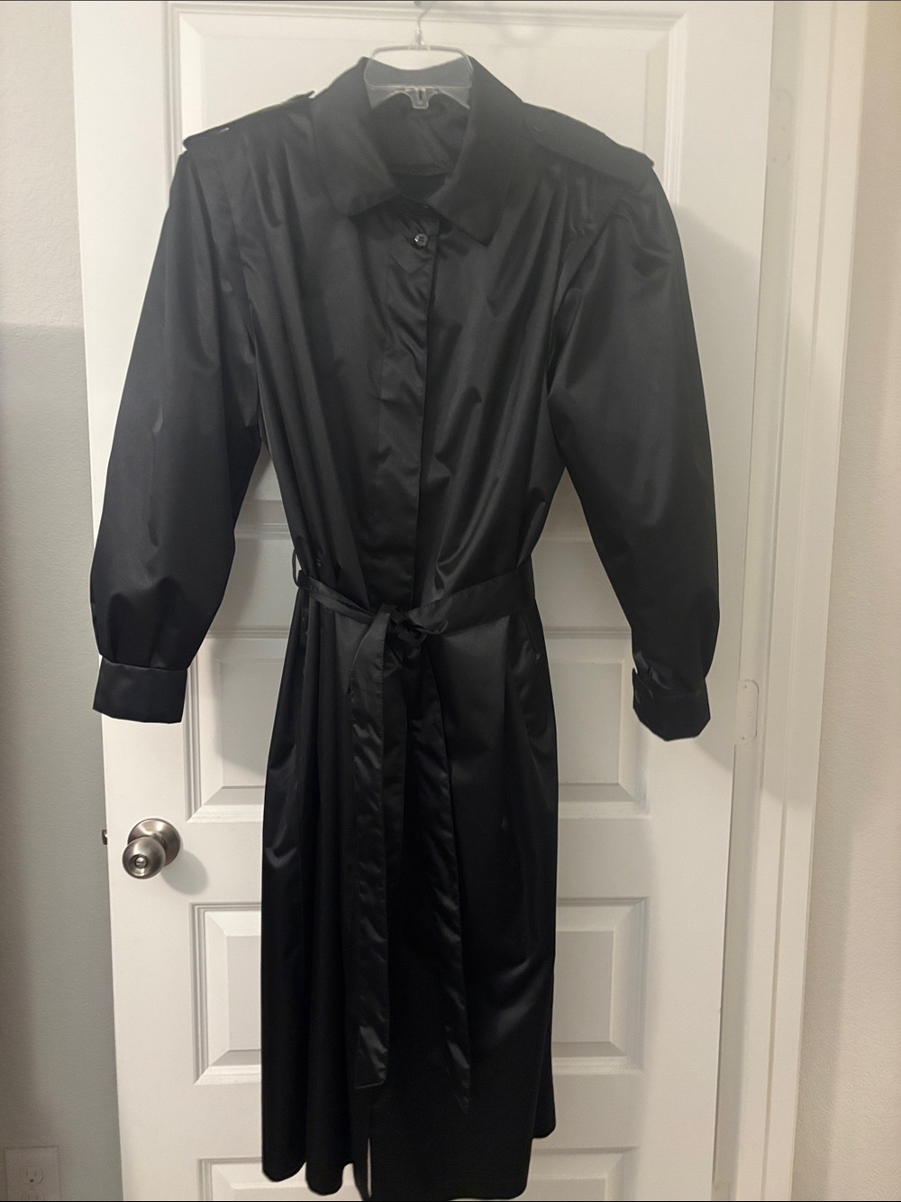 VTG RZR Classic Black Trench Coat SZ 20W Belted Satin finish raincoat lining 80s